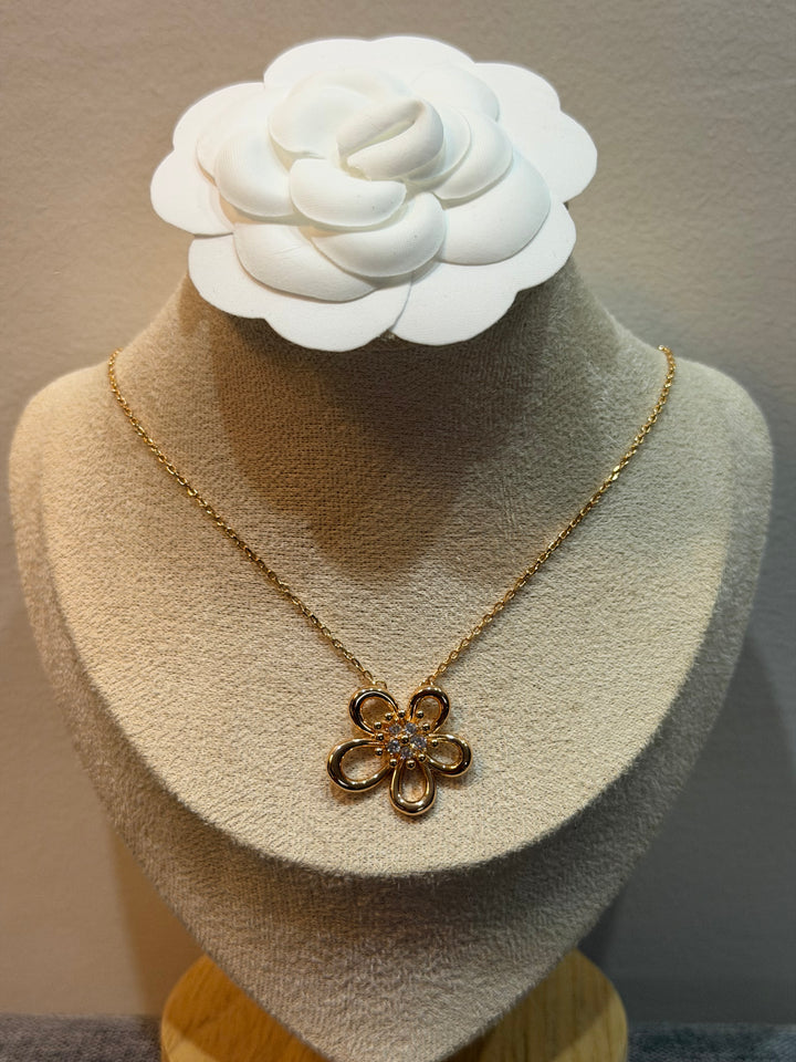 Rose Gold Flowerlace Necklace - N019