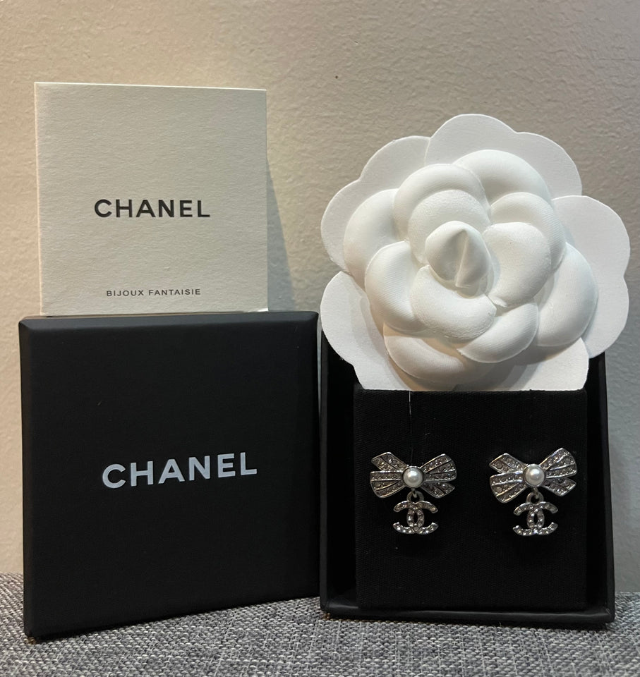 Elegant Bow Silver CC Earrings - E025