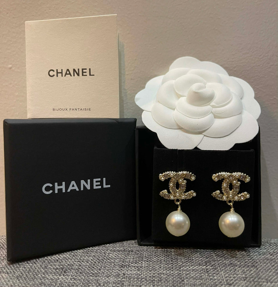 Elegant CC Pearl Drop Earrings - E002