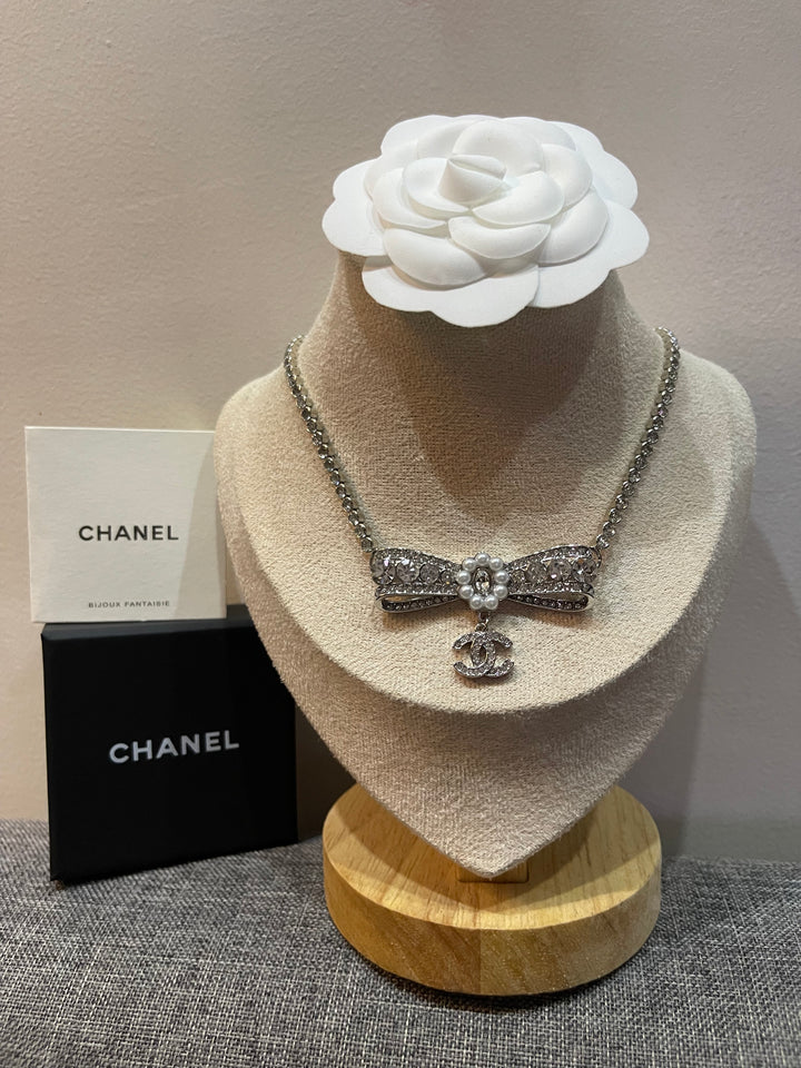 Luxury Crystal Bow Silver Necklace - N004