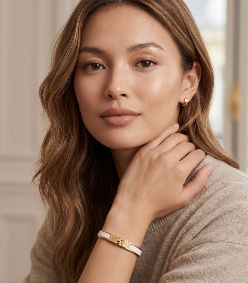Mini Clic Kelly Bracelet White in Gold - B002