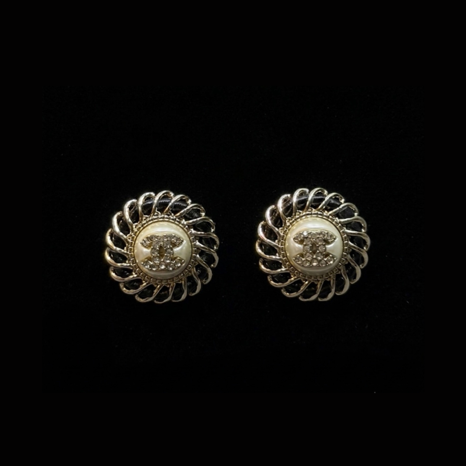 Pearl & Leather Chain Round CC Earrings - E047