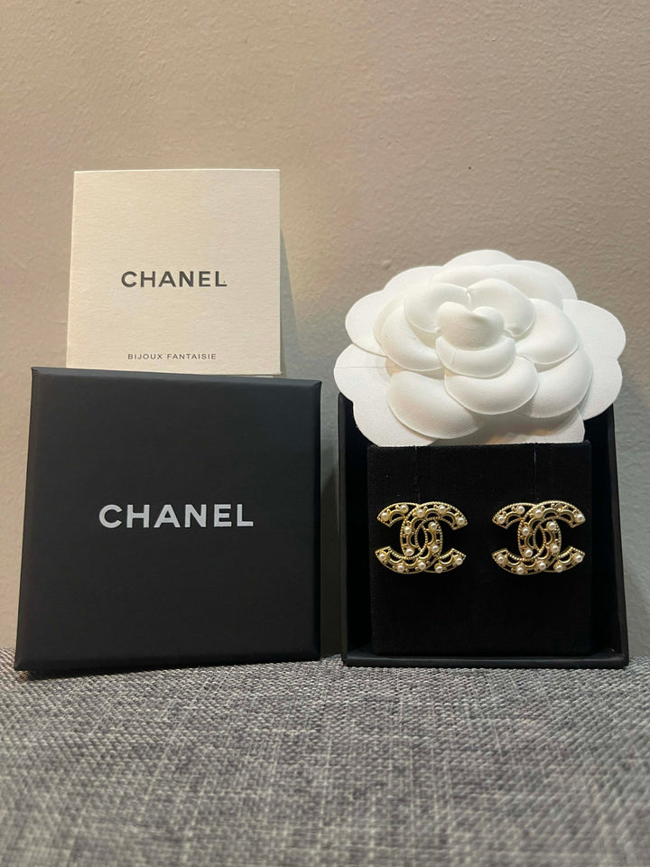CC Pearl Filigree Studs - E001