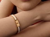 Mini Clic Kelly Bracelet White in Gold - B002