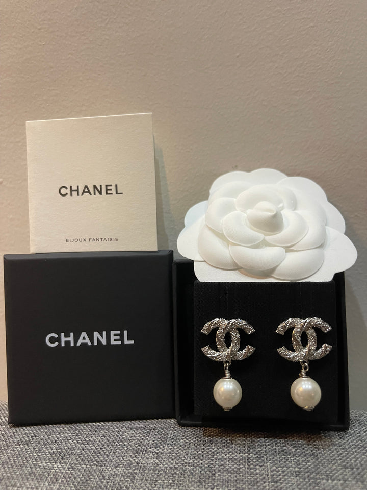 Elegant Pearl Drop Silver Earrings - E023