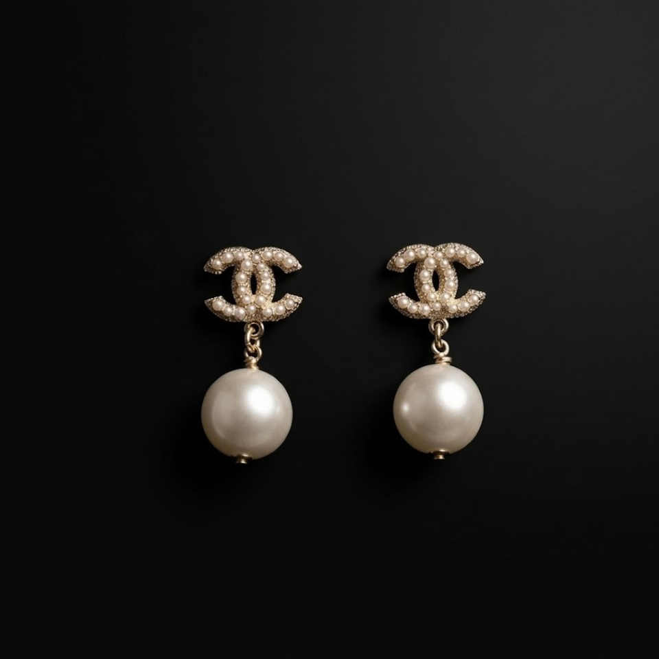 Small CC Big Pearl Drop Earrings - E024