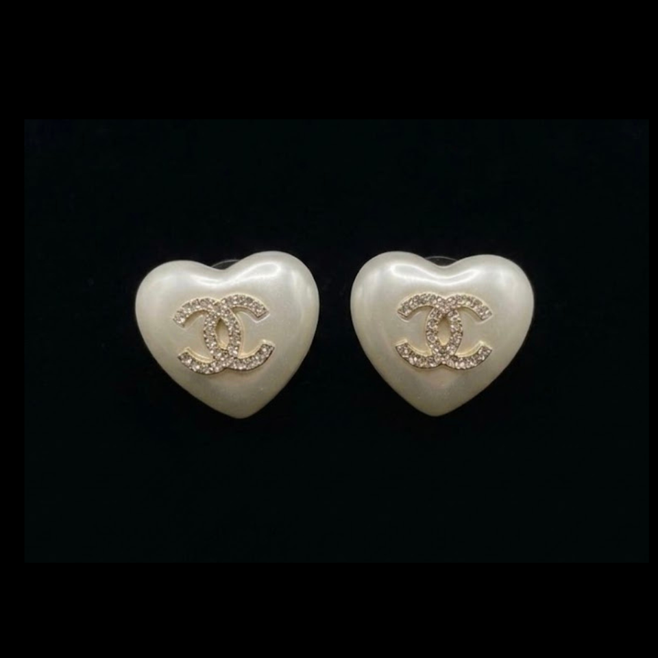 CC Pearl Heart Stud Earrings - E036