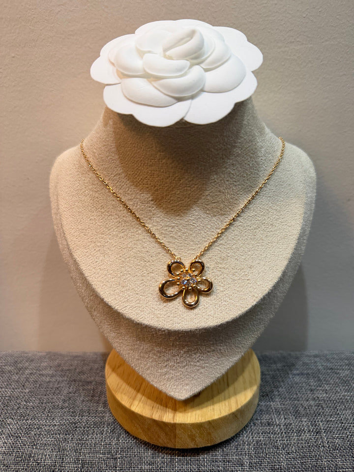 Rose Gold Flowerlace Necklace - N019