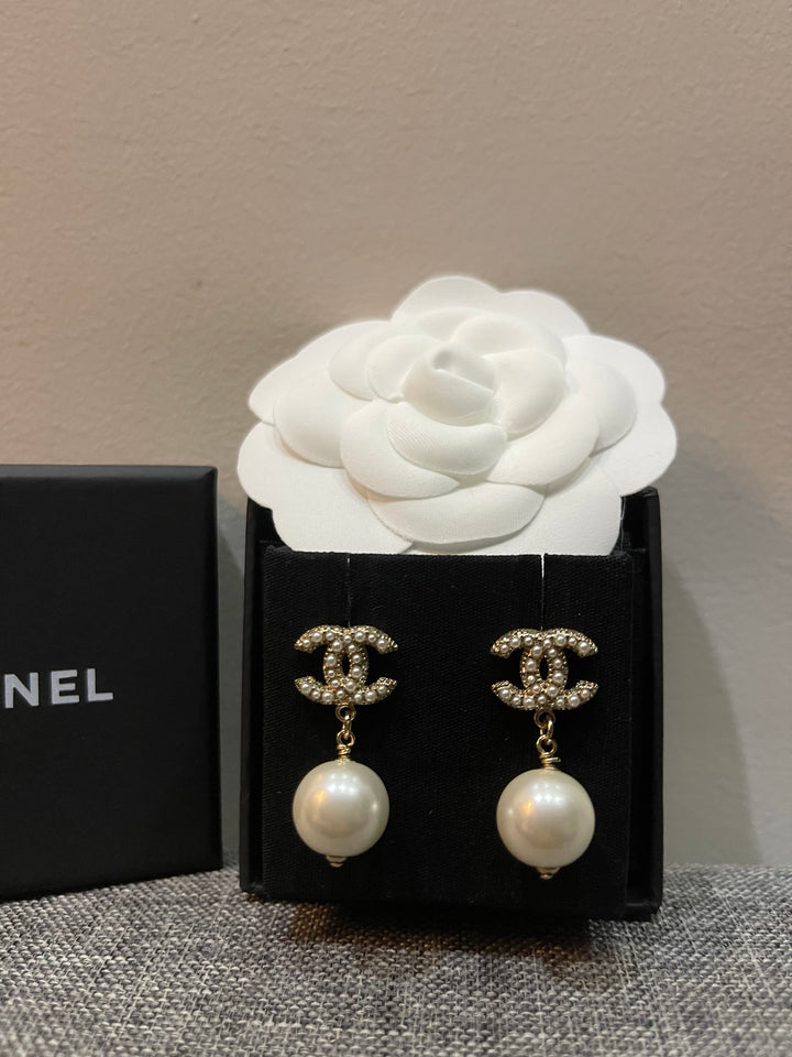 Small CC Big Pearl Drop Earrings - E024
