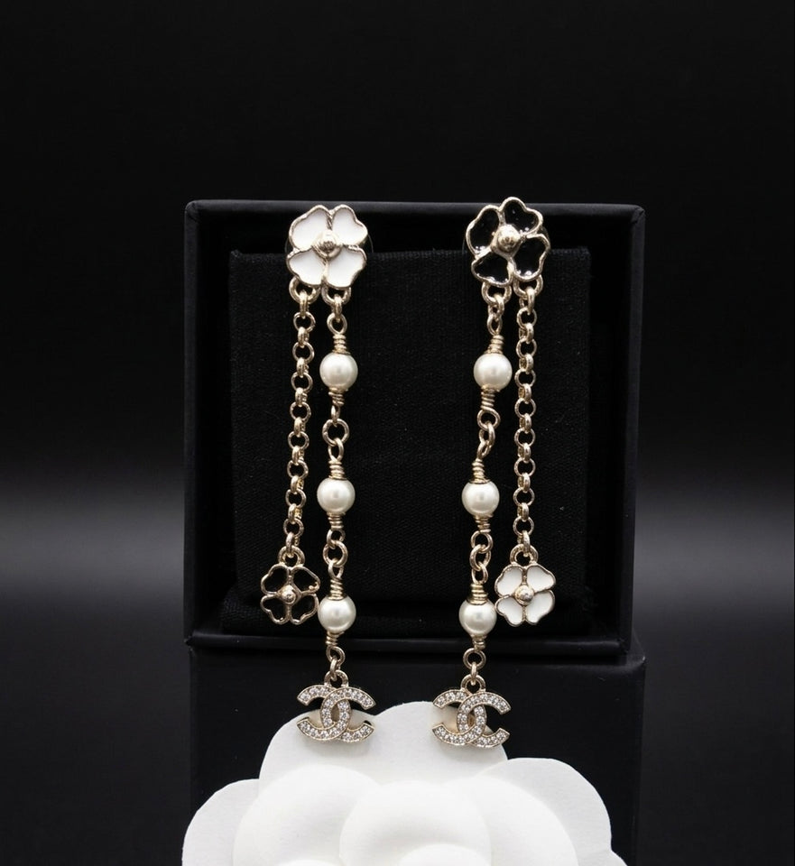 Camellia Black White Long Drop Earrings - E028