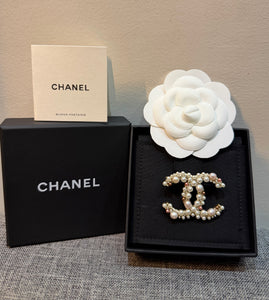 Multi-Pearl CC Brooch - BR001