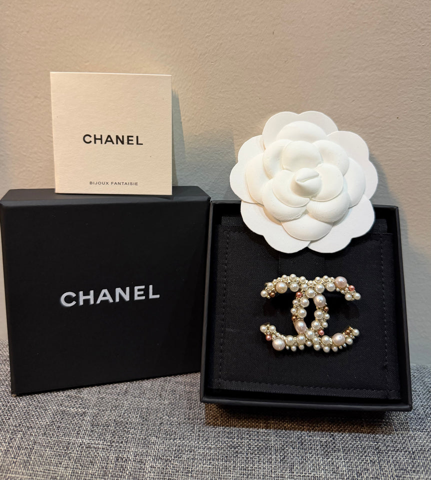 Multi-Pearl CC Brooch - BR001