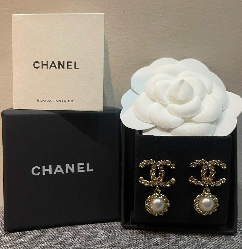 CC Scalloped Pearl Drop Earrings - E015